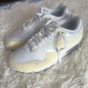 Nike Air Women's Low-Top Sneakers in White and Cream